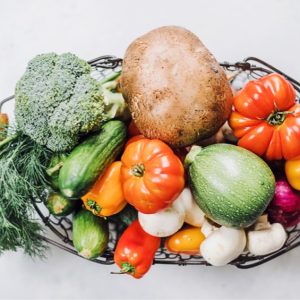 Verduras variadas medida mediana con canasto